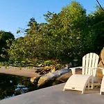 With Sunset Views And Private Dock Ferienhaus