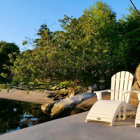 With Sunset Views And Private Dock 펜션
