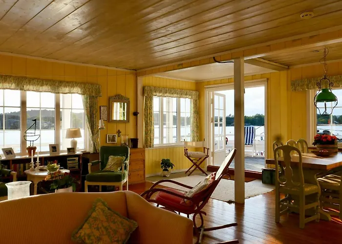 With Sunset Views And Private Dock Prázdninový dům *