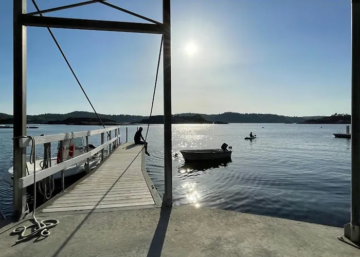 Prázdninový dům With Sunset Views And Private Dock *