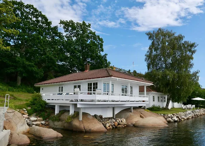 With Sunset Views And Private Dock Prázdninový dům Sandefjord