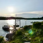 With Sunset Views And Private Dock Feriehus *