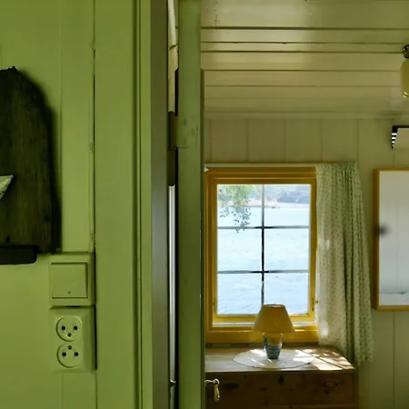 With Sunset Views And Private Dock Сasa de vacaciones Sandefjord