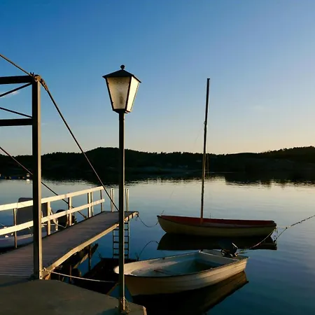 Сasa de vacaciones With Sunset Views And Private Dock Sandefjord
